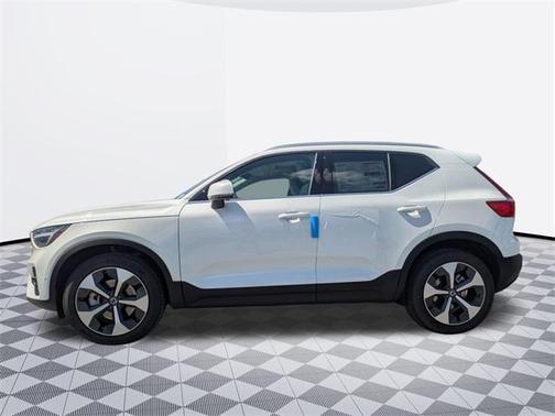 2025 Volvo XC40 B5 Plus Bright Theme