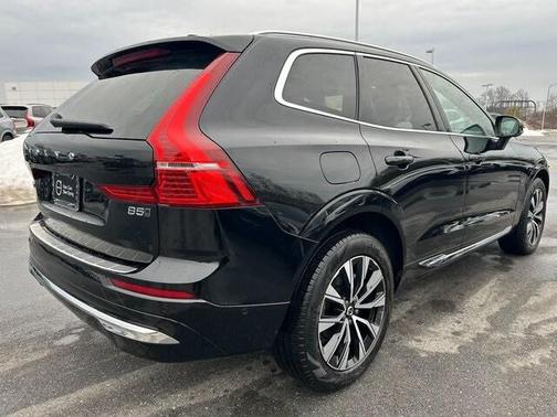 2023 Volvo XC60 B5 Plus Bright Theme