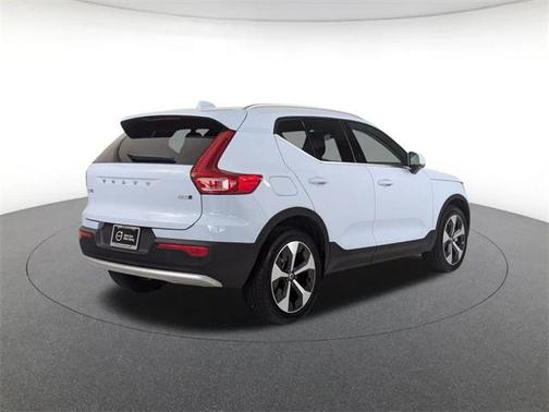 2025 Volvo XC40 B5 Plus Bright Theme