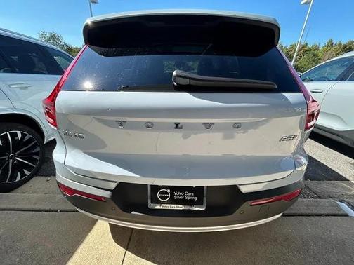 2025 Volvo XC40 B5 Plus Bright Theme