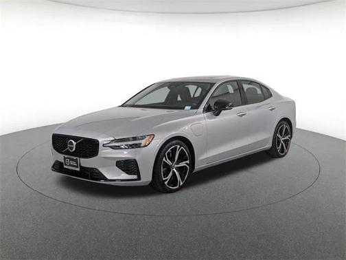 2023 Volvo S60 Recharge Plug-In Hybrid T8 Plus Dark Theme