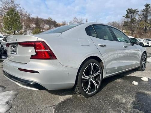 2023 Volvo S60 Recharge Plug-In Hybrid T8 Plus Dark Theme