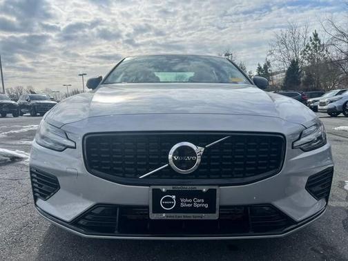 2023 Volvo S60 Recharge Plug-In Hybrid T8 Plus Dark Theme