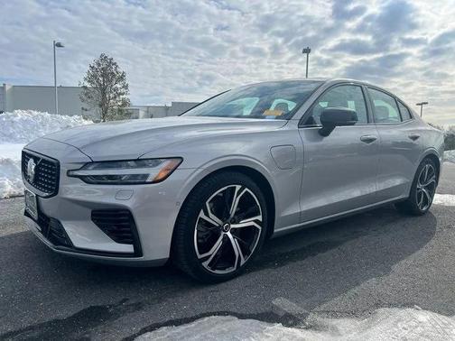 2023 Volvo S60 Recharge Plug-In Hybrid T8 Plus Dark Theme