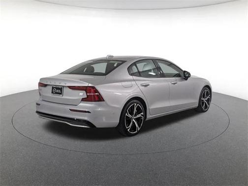 2023 Volvo S60 Recharge Plug-In Hybrid T8 Plus Dark Theme