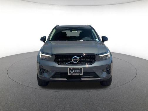 Forest Lake 2026 Volvo XC40 Plus, B5 AWD Gas (mild hybrid), Dark