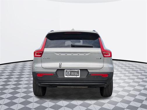 2025 Volvo XC40 B5 Plus Dark Theme