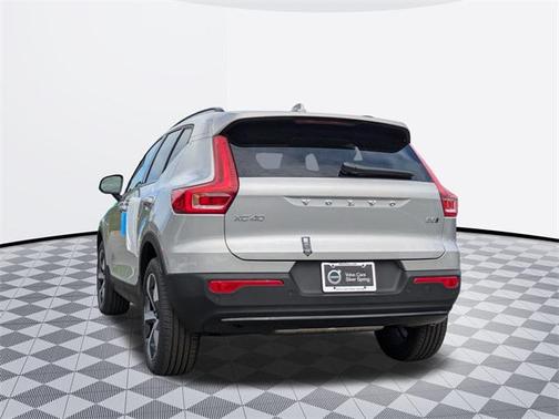 2025 Volvo XC40 B5 Plus Dark Theme
