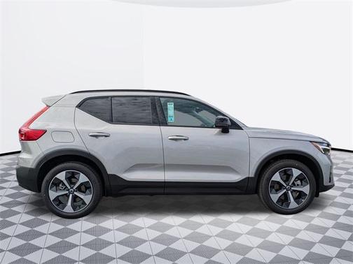 2025 Volvo XC40 B5 Plus Dark Theme