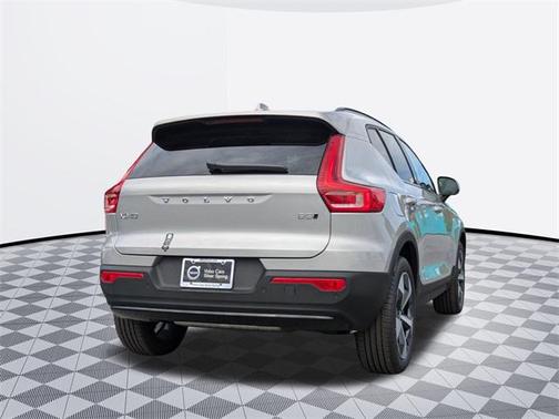 2025 Volvo XC40 B5 Plus Dark Theme