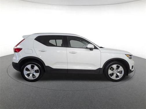 2019 Volvo XC40 T5 Momentum