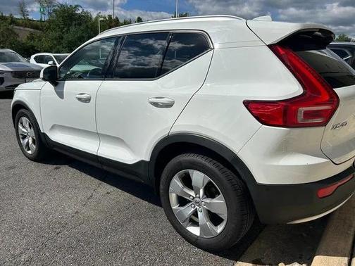 2019 Volvo XC40 T5 Momentum