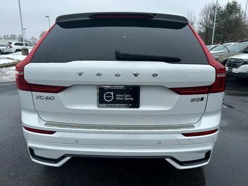 2023 Volvo XC60 B5 Plus Dark Theme