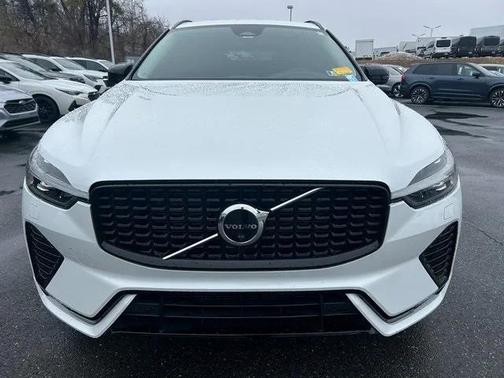2023 Volvo XC60 B5 Plus Dark Theme