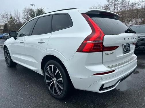 2023 Volvo XC60 B5 Plus Dark Theme