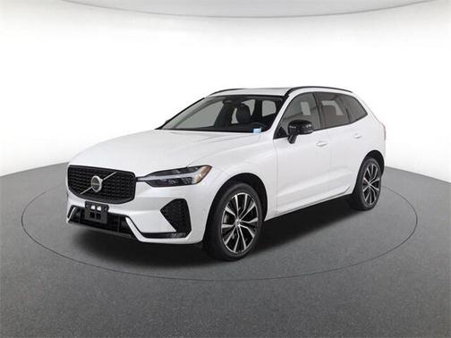 2023 Volvo XC60 B5 Plus Dark Theme