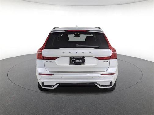 2023 Volvo XC60 B5 Plus Dark Theme