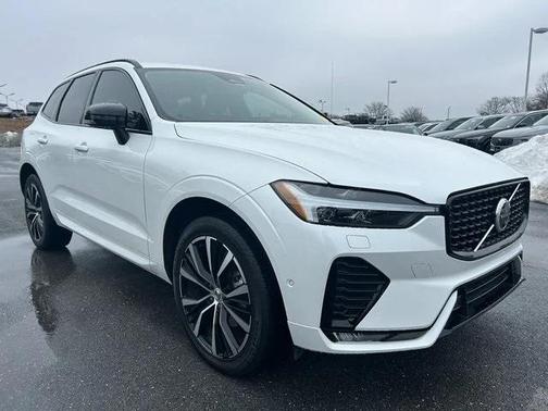 2023 Volvo XC60 B5 Plus Dark Theme