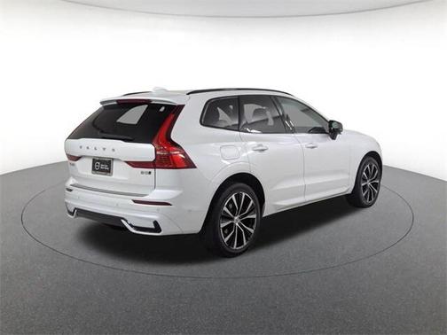 2023 Volvo XC60 B5 Plus Dark Theme