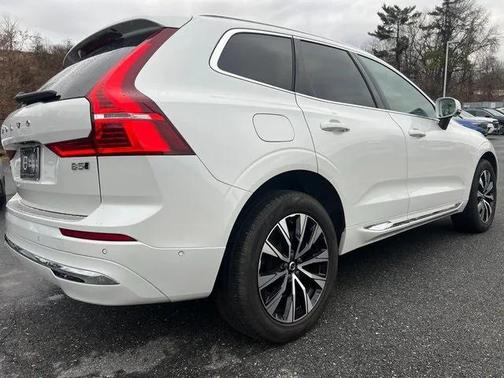 2023 Volvo XC60 B5 Plus Bright Theme
