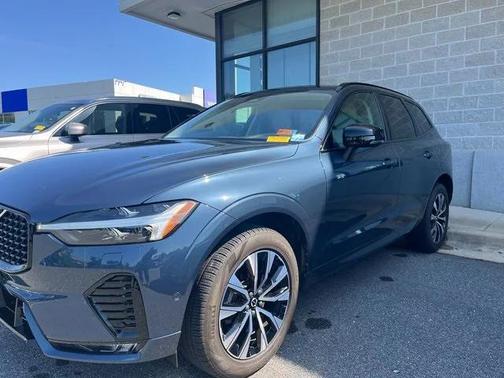 2024 Volvo XC60 B5 Plus Dark Theme
