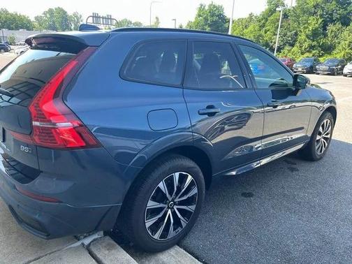 2024 Volvo XC60 B5 Plus Dark Theme