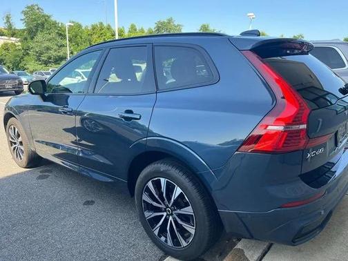2024 Volvo XC60 B5 Plus Dark Theme