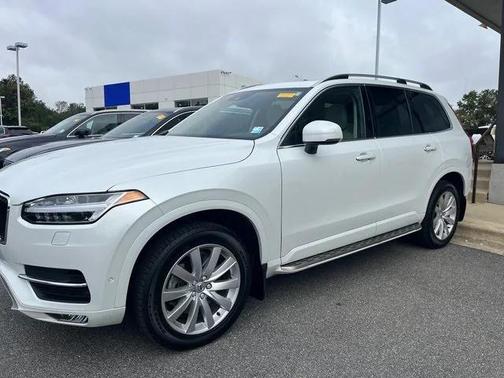 2017 Volvo XC90 T5 Momentum