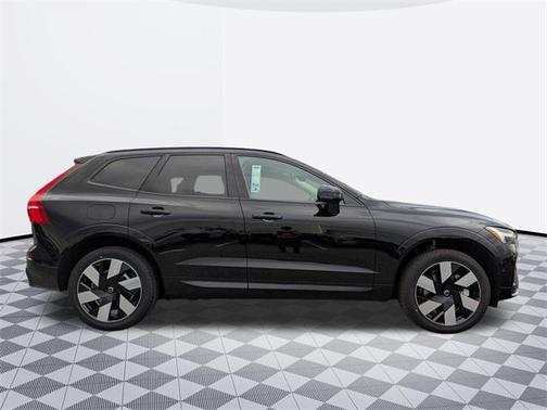 2025 Volvo XC60 Plug-In Hybrid T8 Plus