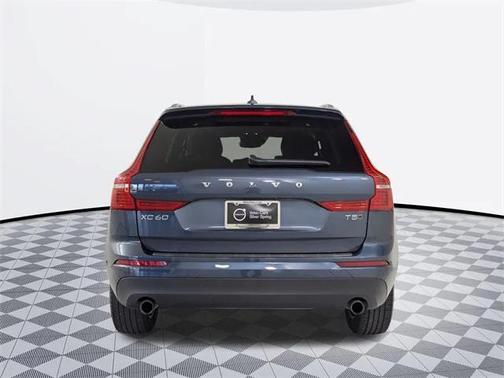 2021 Volvo XC60 T5 Momentum