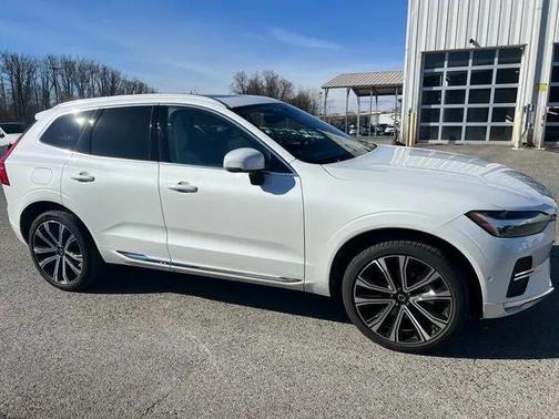 2023 Volvo XC60 B5 Ultimate Bright Theme