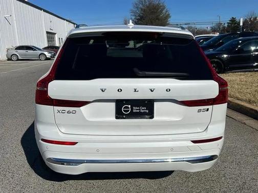 2023 Volvo XC60 B5 Ultimate Bright Theme