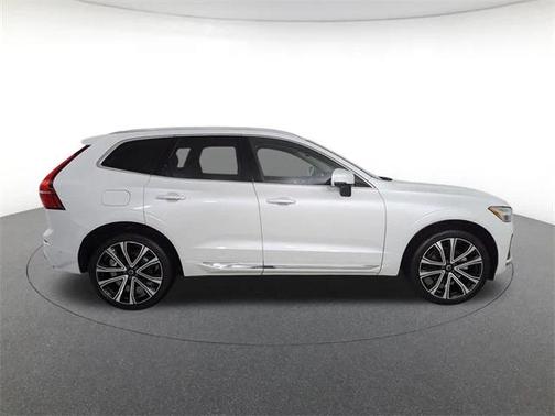 2023 Volvo XC60 B5 Ultimate Bright Theme