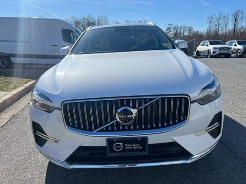 2023 Volvo XC60 B5 Ultimate Bright Theme