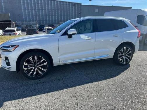 2023 Volvo XC60 B5 Ultimate Bright Theme