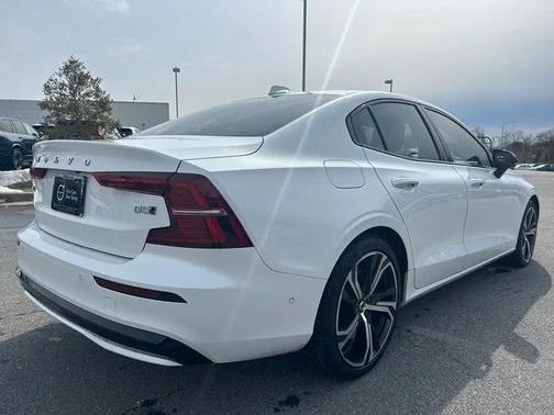 2024 Volvo S60 B5 Ultimate Dark Theme