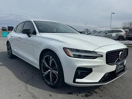 2024 Volvo S60 B5 Ultimate Dark Theme