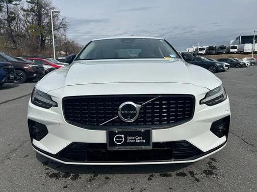 2024 Volvo S60 B5 Ultimate Dark Theme