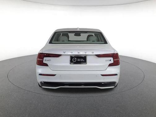 2024 Volvo S60 B5 Ultimate Dark Theme