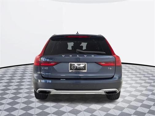 2020 Volvo V90 Cross Country T6
