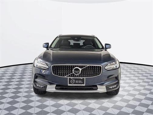 2020 Volvo V90 Cross Country T6