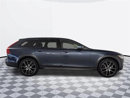 2020 Volvo V90 Cross Country T6