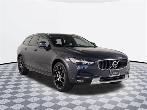 2020 Volvo V90 Cross Country T6