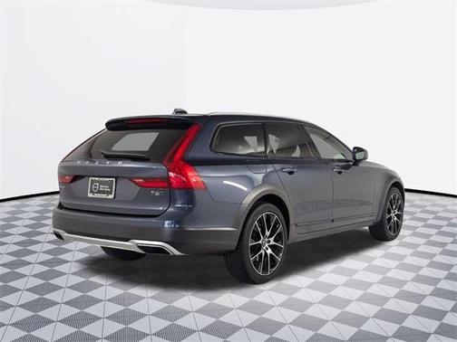 2020 Volvo V90 Cross Country T6