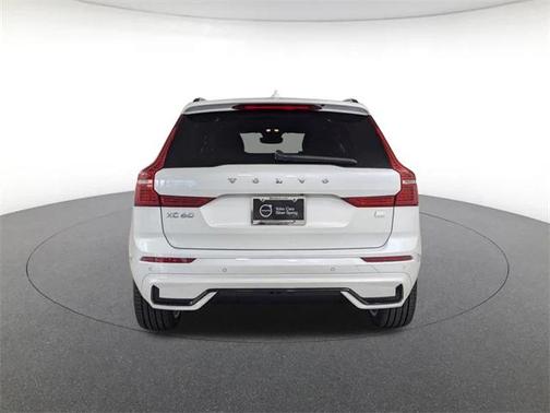 2022 Volvo XC60 Recharge Plug-In Hybrid T8 R-Design