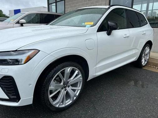 2022 Volvo XC60 Recharge Plug-In Hybrid T8 R-Design
