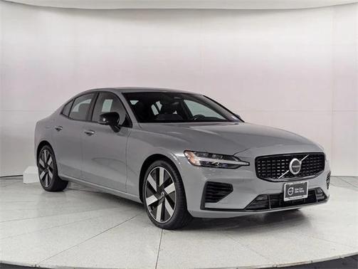 2024 Volvo S60 Recharge Plug-In Hybrid T8 Ultimate Dark Theme