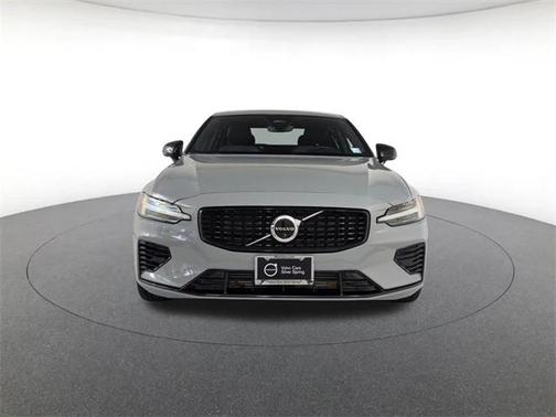 2024 Volvo S60 Recharge Plug-In Hybrid T8 Ultimate Dark Theme