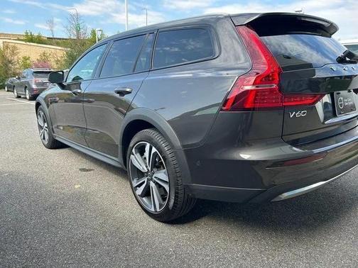 2023 Volvo V60 Cross Country B5 Plus