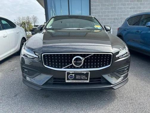 2023 Volvo V60 Cross Country B5 Plus